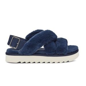 NWT AND BOX Koolaburra by UGG Women's Fuzz-ee Flat Sandal. Insignia blue